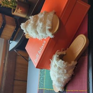Bill Blass Megan slip on sandals white fringe Boho Women's 7.5 leather NEW NWB